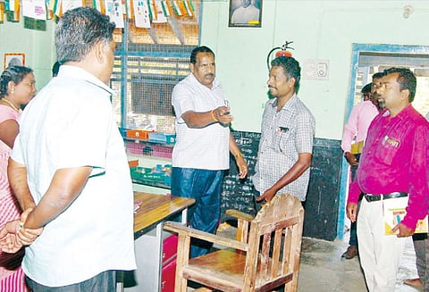 திருமருகல் ஒன்றியத்தில் உள்ள வாக்குச்சாவடி மையங்களில் அதிகாரிகள் ஆய்வு