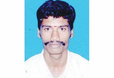 காங்கிரஸ் பிரமுகர் அரிவாளால் வெட்டிக்கொலை சகோதரர்கள் 3 பேர் கைது