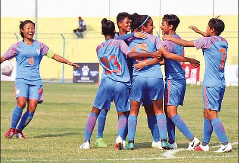 தெற்காசிய கால்பந்து: இந்திய பெண்கள் அணி இறுதிப்போட்டிக்கு முன்னேற்றம்