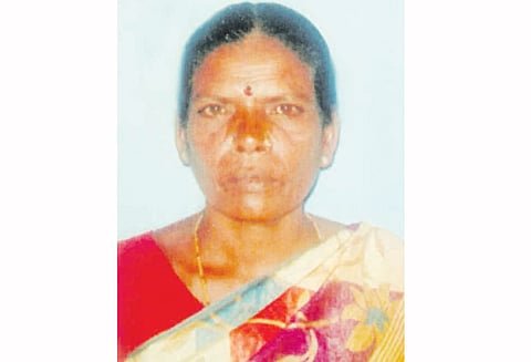 காட்டு யானை தாக்கி சத்துணவு பணியாளர் சாவு