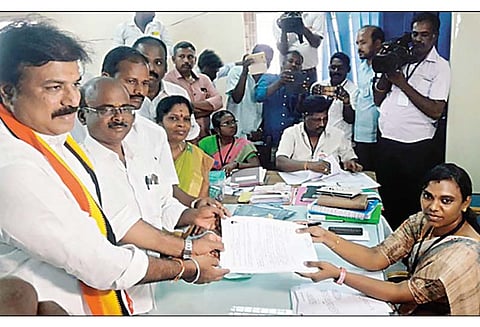 கள்ளக்குறிச்சி நாடாளுமன்ற தொகுதியில் போட்டியிட தே.மு.தி.க. வேட்பாளர் சுதீஷ் வேட்புமனு தாக்கல்