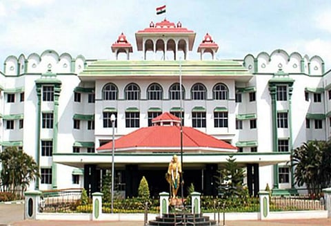 தூத்துக்குடியில் அனல்மின் நிலையம் அமைக்க வழங்கிய அனுமதியை ரத்து செய்யக்கோரி வழக்கு மத்திய, மாநில அரசுகள் பதில் அளிக்க ஐகோர்ட்டு உத்தரவு