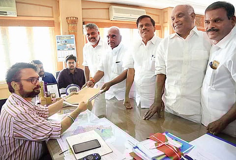 கன்னியாகுமரி நாடாளுமன்ற தொகுதியில் பொன்.ராதாகிருஷ்ணன் உள்பட 4 பேர் வேட்புமனு தாக்கல்