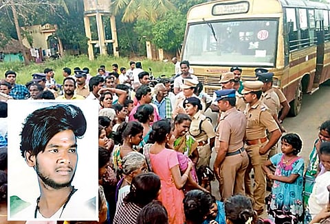 விருத்தாசலம் அருகே பயங்கரம் கத்தியால் குத்தி வாலிபர் கொலை - நண்பருக்கு தீவிர சிகிச்சை