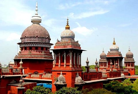 தமிழகம் முழுவதும் கொடி கம்பங்களை அகற்ற வேண்டும் கலெக்டர்களுக்கு ஐகோர்ட்டு உத்தரவு