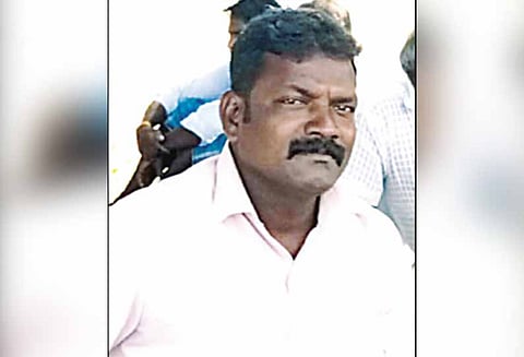 கச்சிராயப்பாளையம் அருகே, கல்லால் முகத்தை சிதைத்து வாலிபர் படுகொலை - பெண்கள் உள்பட 3 பேரிடம் போலீசார் விசாரணை