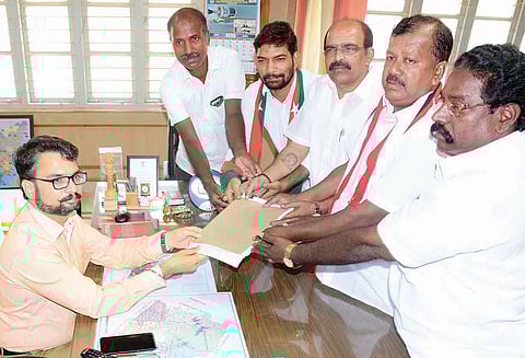 கன்னியாகுமரி தொகுதியில், கடைசி நாளில் அ.ம.மு.க. வேட்பாளர் உள்பட 18 பேர் வேட்பு மனு தாக்கல்