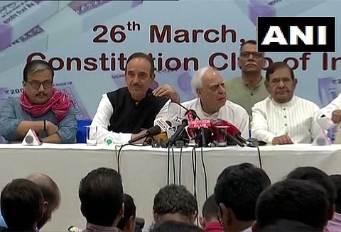 பண மதிப்பு நீக்க நடவடிக்கையின்போது முறைகேடு: வீடியோ ஆதாரம் வெளியிட்டு எதிர்க்கட்சிகள் குற்றச்சாட்டு