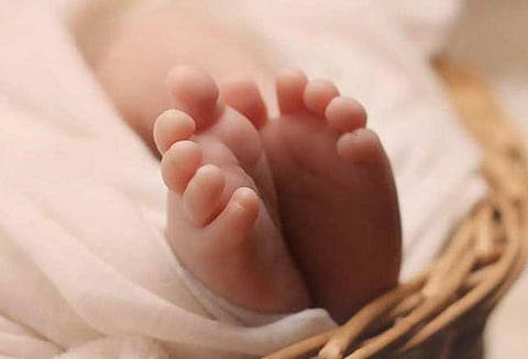 குழந்தை பெற்ற 26 நாட்களில் இரட்டை குழந்தைகளை பெற்றெடுத்த கர்ப்பிணி