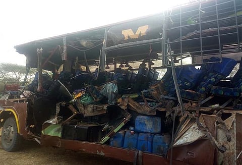 கென்யா: லாரி மீது பஸ் மோதிய விபத்தில் 15 பேர் பலி