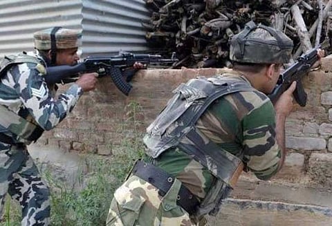 ஜம்மு காஷ்மீர்: என்கவுண்டரில் 3 பயங்கரவாதிகள் சுட்டுக்கொலை