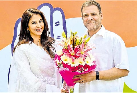 பிரபல இந்தி நடிகை ஊர்மிளா காங்கிரசில் இணைந்தார்