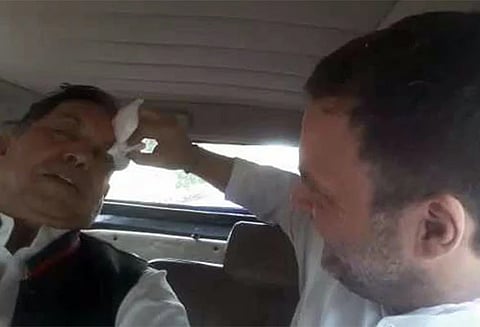 விபத்தில் காயமடைந்த பத்திரிகையாளரை மருத்துவமனைக்கு அழைத்து சென்ற ராகுல் காந்தி