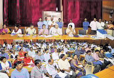 திருவள்ளூர் கலெக்டர் அலுவலகத்தில் நாடாளுமன்ற தேர்தல் பணிகள் ஆலோசனை கூட்டம்