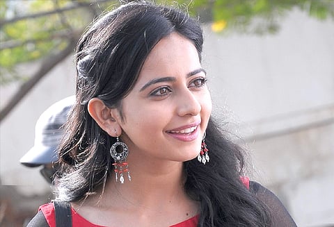 மூத்த கதாநாயகனுடன் ஜோடி சேர்ந்த இளம் நாயகி!