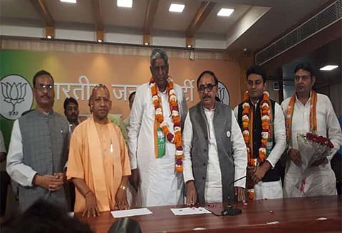 உத்தரபிரதேச மாநிலத்தில் சமாஜ்வாடி கட்சி முன்னாள் மந்திரி பா.ஜனதாவில் சேர்ந்தார்