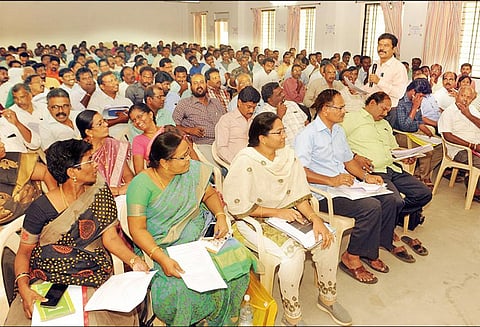 தேனியில் மண்டல தேர்தல் அலுவலர்களுக்கு பயிற்சி வகுப்பு கலெக்டர் தலைமையில் நடந்தது