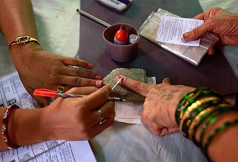 பெண்கள் மட்டுமே பணியாற்றும் 288 வாக்குச்சாவடிகள் - மராட்டியத்தில் அமைக்கப்படுகிறது