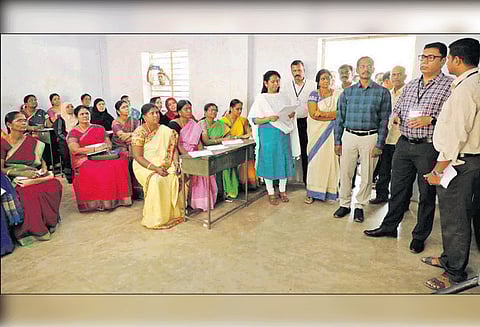 மாவட்டத்தில் வாக்குச்சாவடி அலுவலர்களுக்கு பயிற்சி