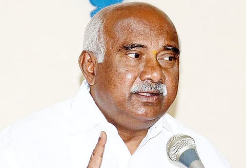 பள்ளி கல்வித் துறைக்கு மந்திரி நியமிக்காமல் இருப்பது வெட்கக்கேடு : எச்.விஸ்வநாத் பேச்சு