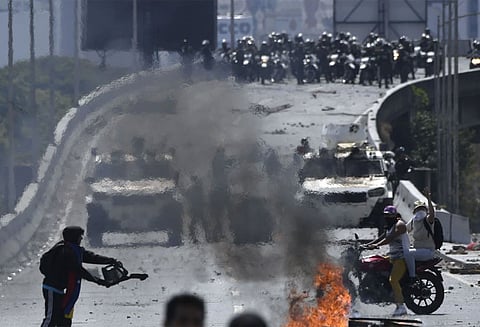 ஆட்சி கவிழ்ப்பு முயற்சிக்கு மத்தியில் வெனிசூலாவில் வன்முறை வெடித்தது