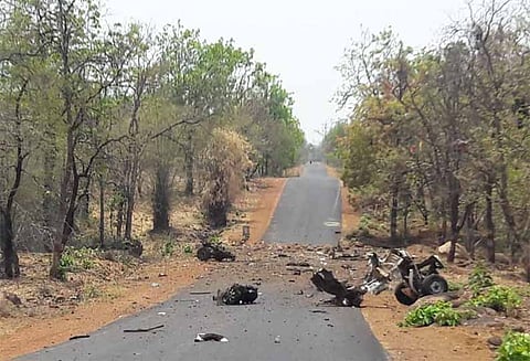 நக்சலைட்டுகள் தாக்குதல் 16 வீரர்கள் உயிரிழப்பு; பிரதமர் மோடி கண்டனம்