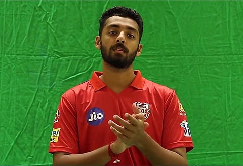 ஐ.பி.எல். போட்டியில் இருந்து வருண் சக்ரவர்த்தி விலகல்