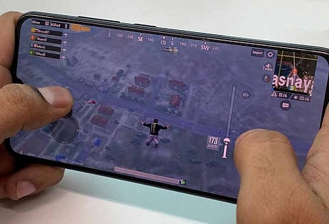 பப்ஜி விளையாட அனுமதி மறுக்கும் கணவரிடம் இருந்து விவகாரத்து கேட்கும் பெண்