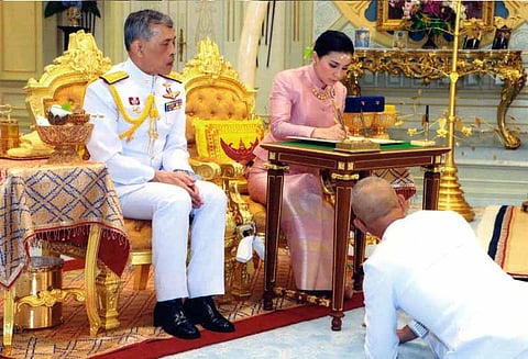 தாய்லாந்து மன்னர் 4-வது முறையாக பெண் பாதுகாப்பு அதிகாரியை மணந்தார்