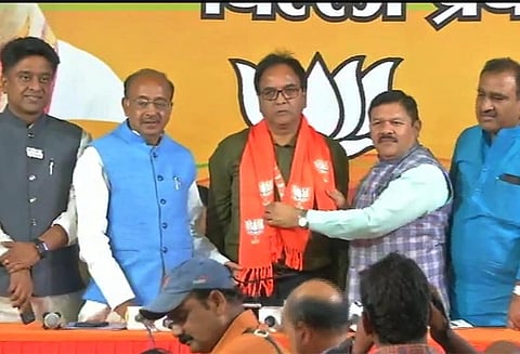 ஆம் ஆத்மி எம்.எல்.ஏ. பா.ஜனதாவில் சேர்ந்தார்