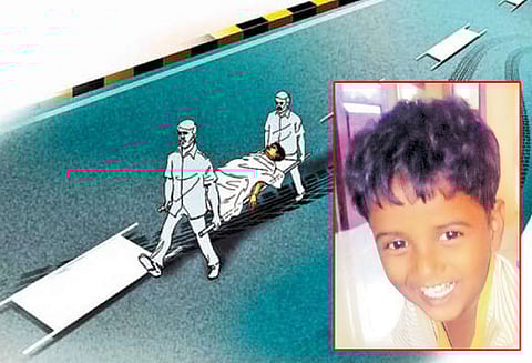 தாயுடன் மொபட்டில் சென்றபோது தவறி கீழே விழுந்தான் தண்ணீர் லாரி மோதி சிறுவன் பலி