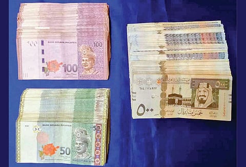 ஹாங்காங்கில் இருந்து கடத்தல் சென்னை விமான நிலையத்தில் ரூ.22 லட்சம் தங்கம் பறிமுதல் ரூ.9 லட்சம் வெளிநாட்டு பணமும் சிக்கியது