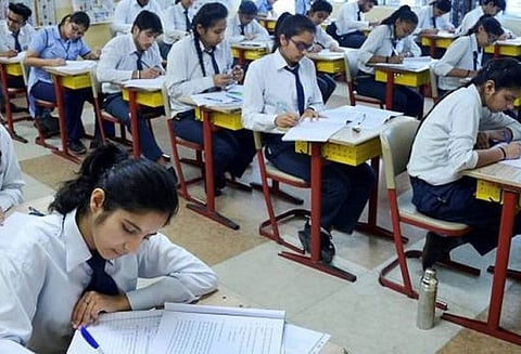 சிபிஎஸ்இ பத்தாம் வகுப்பு தேர்வு முடிவுகள் இன்று பிற்பகல் 3 மணிக்கு வெளியீடு