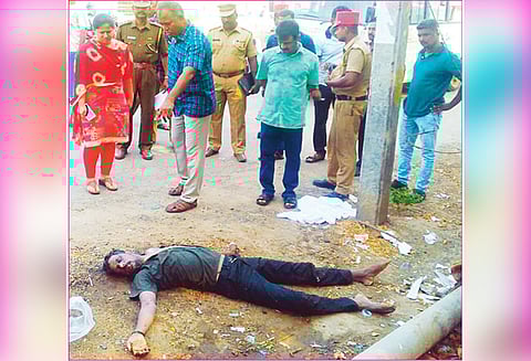 புதுவையில் லாரி டிரைவர் படுகொலை; சடலத்தை கழிவுநீர் வாய்க்காலில் வீசி சென்ற மர்ம கும்பலுக்கு வலைவீச்சு