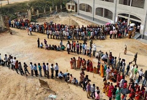 புதுச்சேரியில் உள்ள காமராஜர் நகர் 10ம் எண் வாக்குச்சாவடியில் மறு வாக்குப்பதிவு