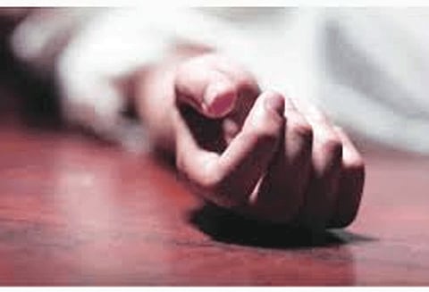 சேலம் அரசு ஆஸ்பத்திரியில் வெண்ணந்தூர் தம்பதியின் குழந்தை திடீர் சாவு கண்ணாடி உடைப்பு-போலீசார் விசாரணை