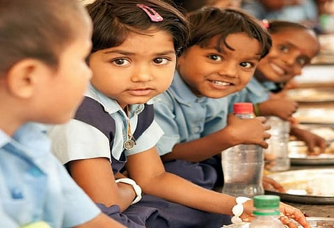 அங்கீகாரம் பெறாத பள்ளியில் மாணவர்களை சேர்க்க தடை மதுரை ஐகோர்ட்டு உத்தரவு