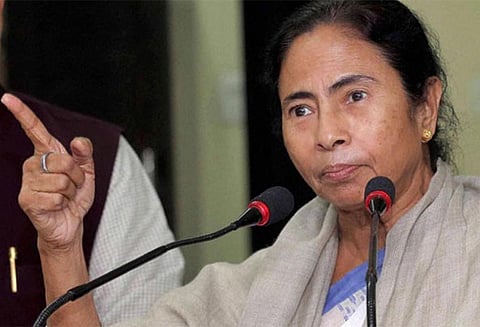 பா.ஜனதாவினர் பெட்டி, பெட்டியாக பணம் கொண்டுவருகிறார்கள் - மம்தா பானர்ஜி குற்றச்சாட்டு