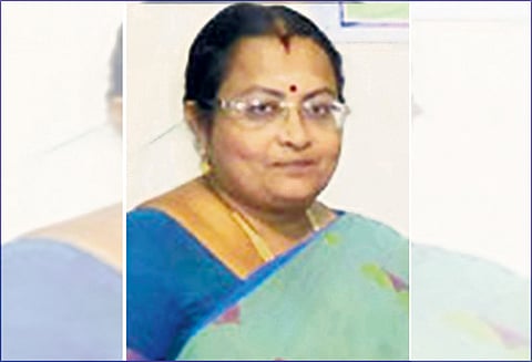 திருச்செந்தூர் முருகன் கோவில் கடைகள் ஏல முறைகேடு: அறநிலையத்துறை பெண் இணை ஆணையர் பணி இடைநீக்கம்