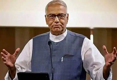 2002-ல் மோடியை முதல்வர் பதவியில் இருந்து வாஜ்பாய் நீக்க விரும்பினார்: யஷ்வந்த் சின்கா