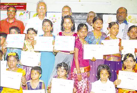 பெரம்பலூர் மாவட்டத்தில் நுண்கலை பயிற்சி பெற்ற சிறுவர்-சிறுமிகளுக்கு சான்றிதழ்