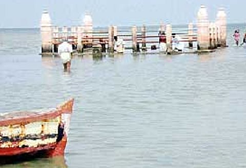 தேவிபட்டினம் நவபாஷானத்தில் நிலவும் சீர்கேடுகள் உடனடியாக சரிசெய்ய பக்தர்கள் வலியுறுத்தல்