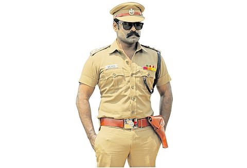 வில்லன் கதாநாயகன் ஆனார் : போலீஸ் வேடத்தில், ஆர்.கே.சுரேஷ்