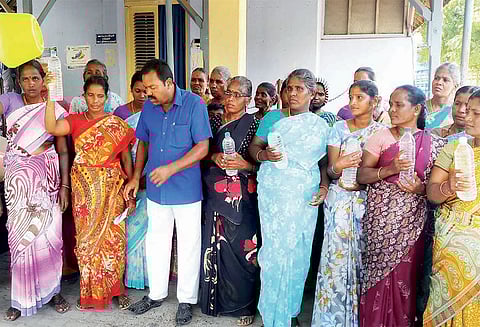 தாராபுரம் அருகே, குடிநீர் கேட்டு தாசில்தார் அலுவலகத்தை முற்றுகையிட்ட பெண்கள்