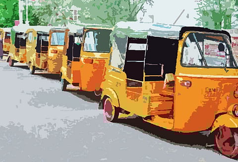 வேலூரில் தகுதிச்சான்று புதுப்பிக்காத 23 ஆட்டோக்கள் பறிமுதல்