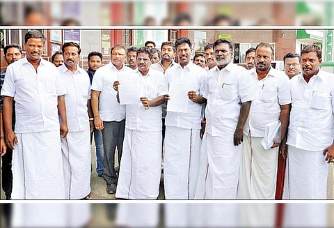 மறுவாக்குப்பதிவு நடக்கும் இடங்களில், கலவரம் ஏற்படுத்த எதிர்க்கட்சிகள் முயற்சி - அ.தி.மு.க. வேட்பாளர்கள் பரபரப்பு குற்றச்சாட்டு