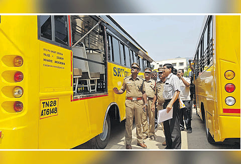 ராசிபுரத்தில் 150 பள்ளி வாகனங்களை போக்குவரத்து அதிகாரிகள் ஆய்வு