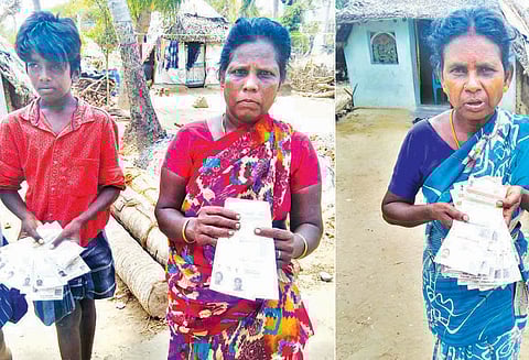 திருத்துறைப்பூண்டி அருகே ஆற்றுக்குள் கிடந்த ஆதார் அட்டைகள் கிராம மக்கள் அதிர்ச்சி