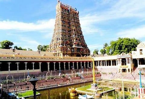 தரிசனத்துக்கு கணவருடன் வரிசையில் நின்ற போது பரிதாபம்: மதுரை மீனாட்சி அம்மன் கோவிலில் பெண் திடீர் சாவு, நடை அடைப்பு; திருமணங்கள் நிறுத்தம்