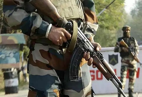 காஷ்மீரில் 4 பயங்கரவாதிகள் சுட்டுக்கொலை